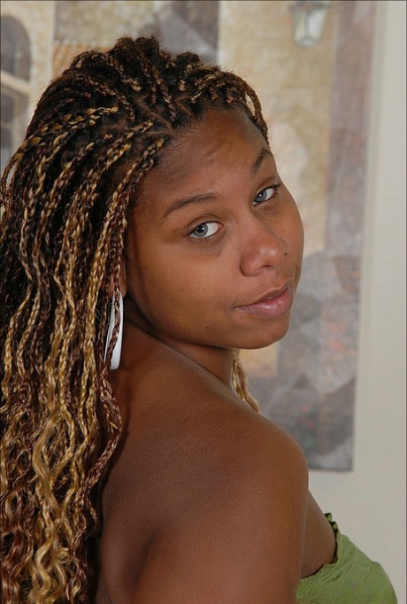 Light Skin Ebony Teen 18+ hd pic