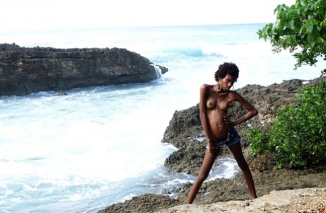 African Miya art nude pics